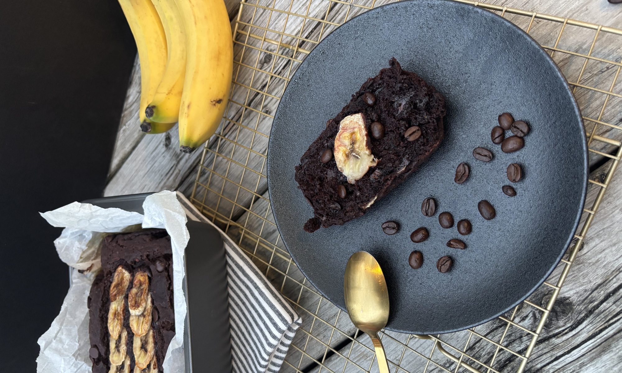 Pain aux bananes-chocolat-café