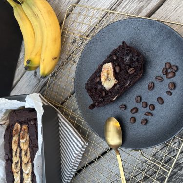 Pain aux bananes-chocolat-café