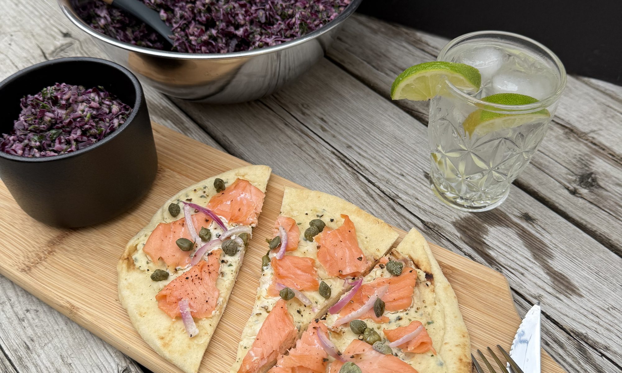 Pizza saumon fumé et salade de choux-zucchini